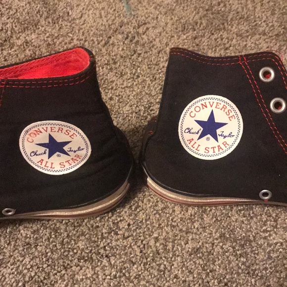 Red/black converse - Picture 2 of 3